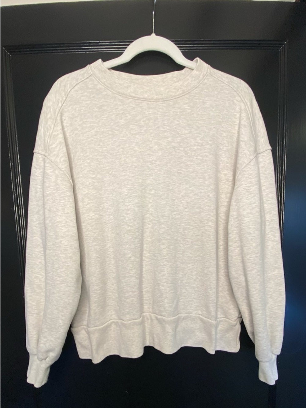 Everlane Light Heather Crewneck Sweatshirt. 100% Organic cotton